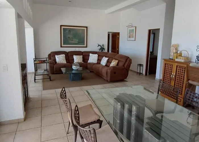 Lujosa Casa A La Orilla Del Mar Y Espectacular Vista Villa